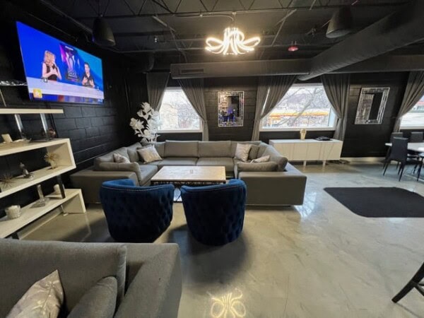 Professional Restaurant Furniture Installation - Chicago Suburbs